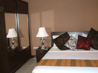 Baan Dok Mai Apartment *