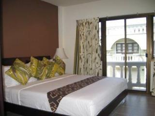 Baan Dok Mai Apartment *