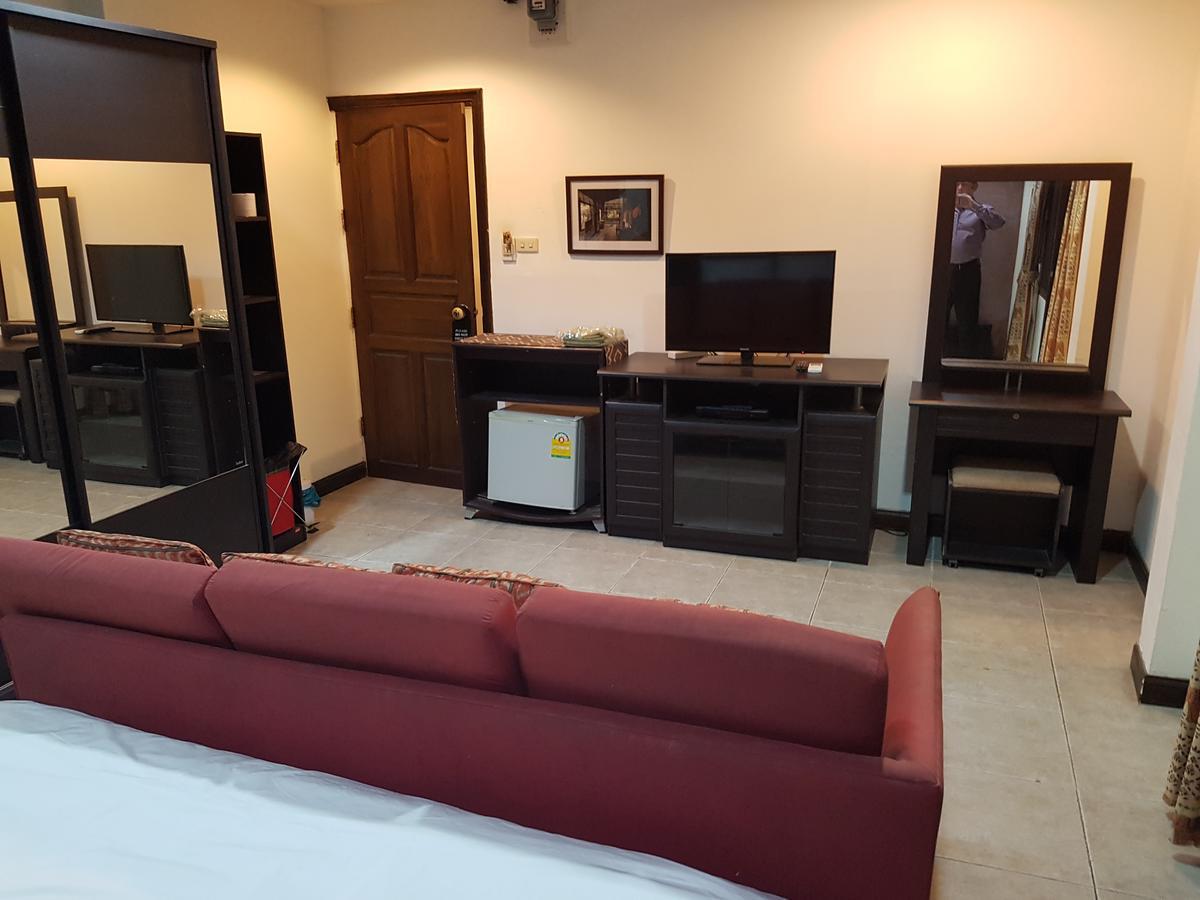 Baan Dok Mai Apartment