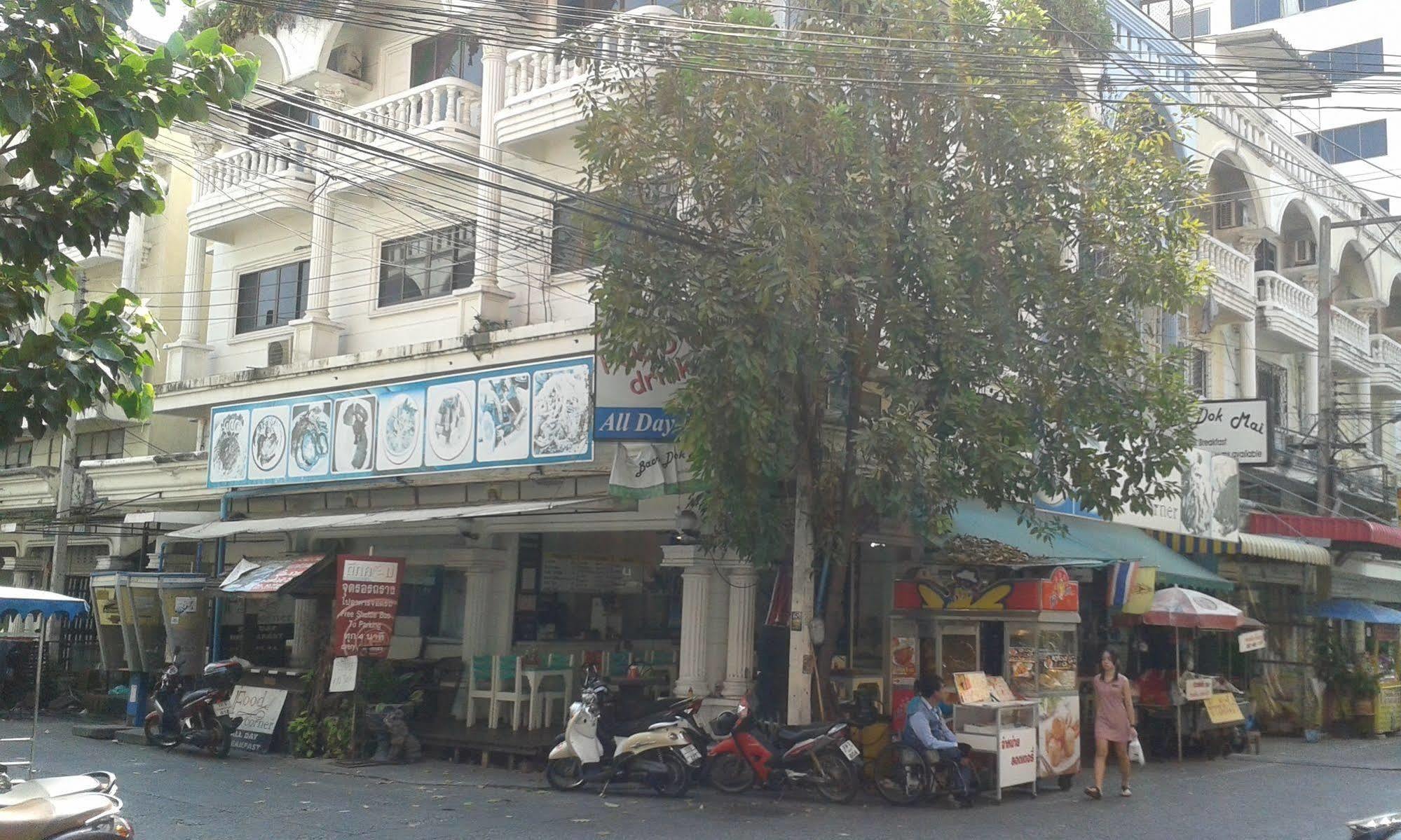 Baan Dok Mai Apartment *